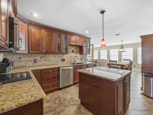 3428 Pembroke Place, Bedford, TX 76021