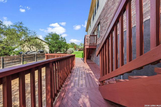 105 Juniper Ct, San Marcos, TX 78666