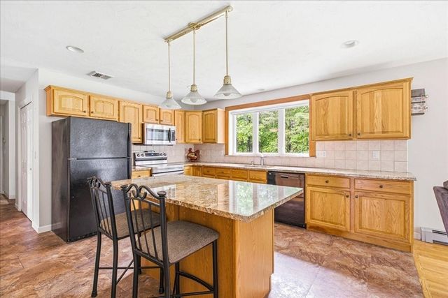 12 Spenser Dr, Halifax, MA 02338