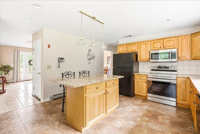 12 Spenser Dr, Halifax, MA 02338