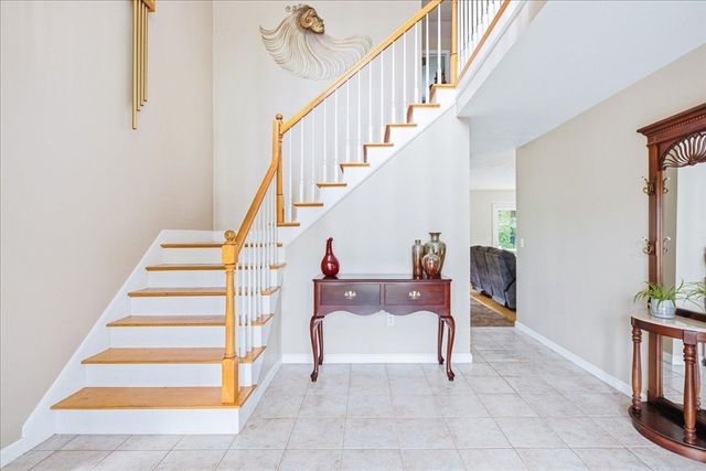 12 Spenser Dr, Halifax, MA 02338