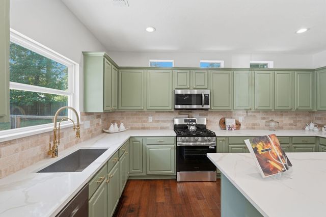 2406 Carriage Lamp Lane, Conroe, TX 77384