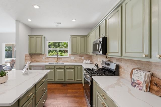 2406 Carriage Lamp Lane, Conroe, TX 77384
