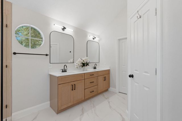2406 Carriage Lamp Lane, Conroe, TX 77384