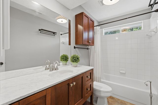 2406 Carriage Lamp Lane, Conroe, TX 77384