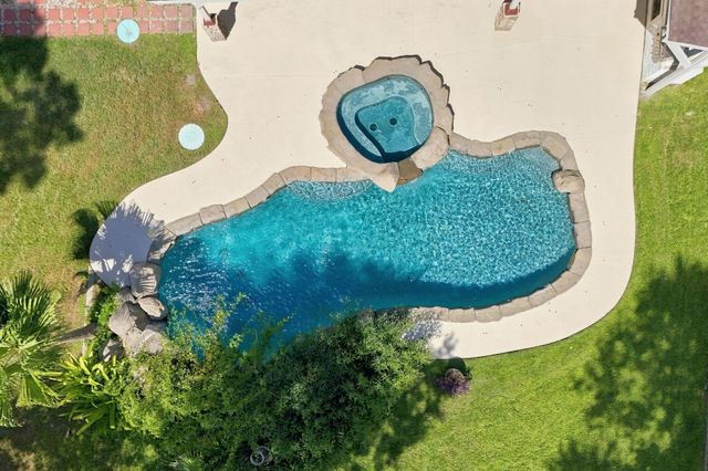 2406 Carriage Lamp Lane, Conroe, TX 77384