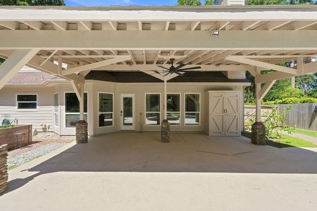 2406 Carriage Lamp Lane, Conroe, TX 77384