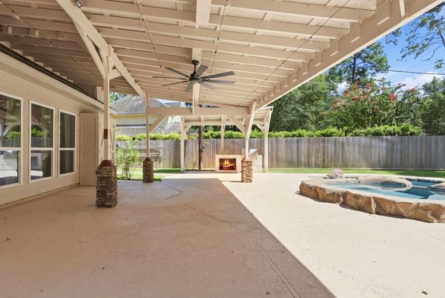 2406 Carriage Lamp Lane, Conroe, TX 77384