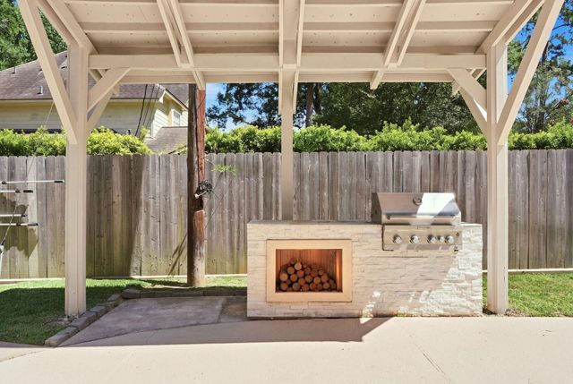 2406 Carriage Lamp Lane, Conroe, TX 77384