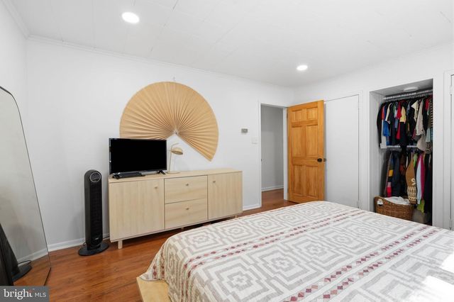 6910 CLIFF RD, Philadelphia, PA 19128