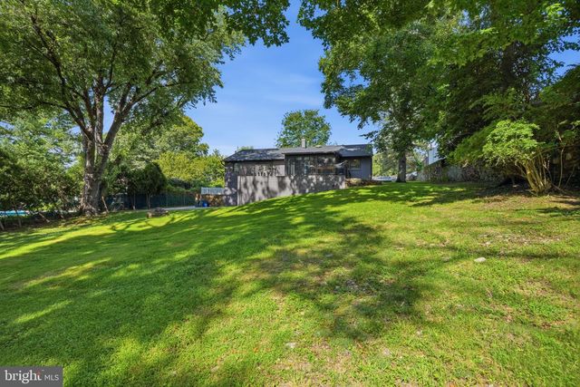 6910 CLIFF RD, Philadelphia, PA 19128
