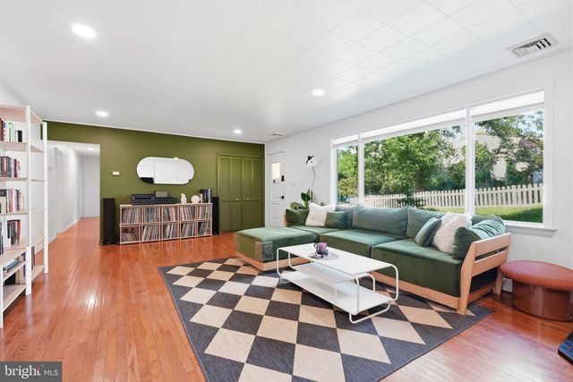 6910 CLIFF RD, Philadelphia, PA 19128