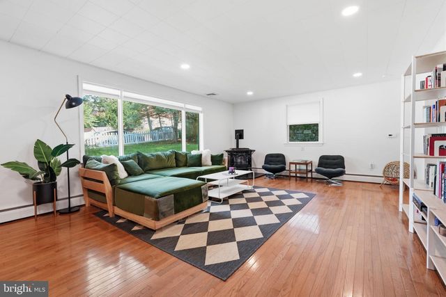 6910 CLIFF RD, Philadelphia, PA 19128