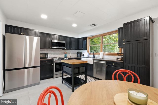 6910 CLIFF RD, Philadelphia, PA 19128