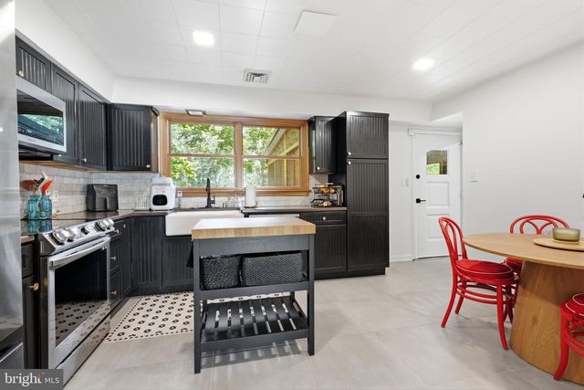6910 CLIFF RD, Philadelphia, PA 19128