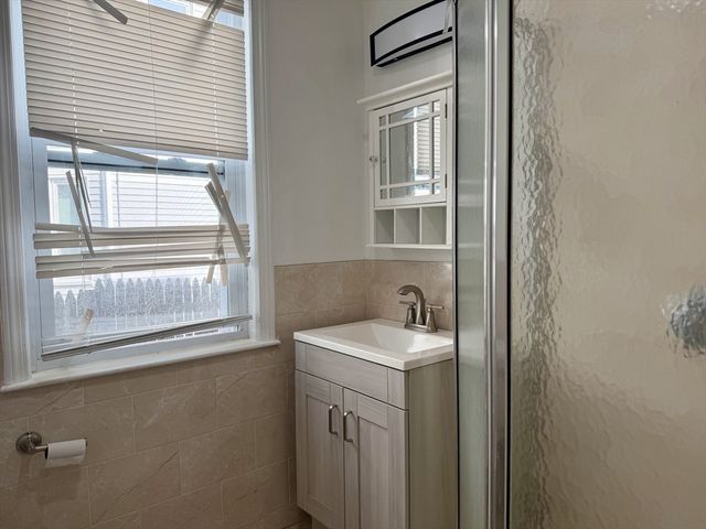 31 Stoneland Rd, Worcester, MA 01603