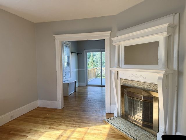 31 Stoneland Rd, Worcester, MA 01603