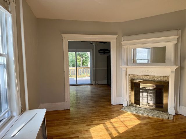 31 Stoneland Rd, Worcester, MA 01603