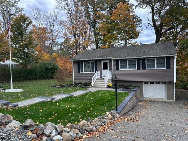 31 Weir Pl, Ringwood Boro, NJ 07456