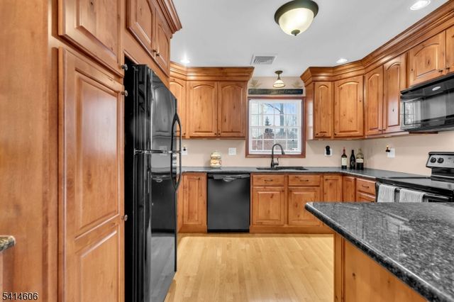 31 Weir Pl, Ringwood Boro, NJ 07456