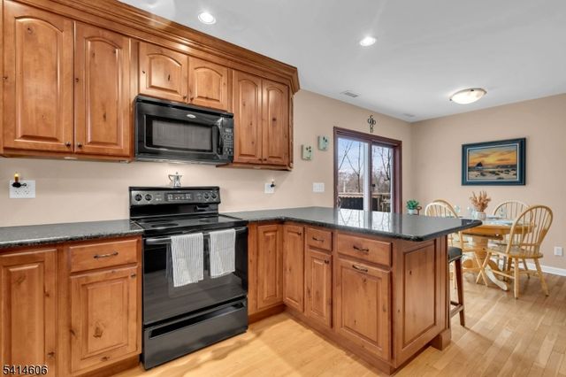 31 Weir Pl, Ringwood Boro, NJ 07456