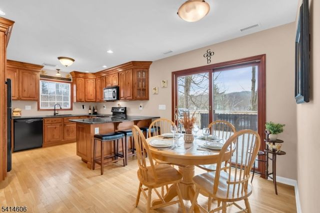 31 Weir Pl, Ringwood Boro, NJ 07456