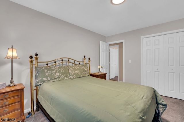 31 Weir Pl, Ringwood Boro, NJ 07456