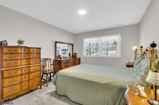 31 Weir Pl, Ringwood Boro, NJ 07456