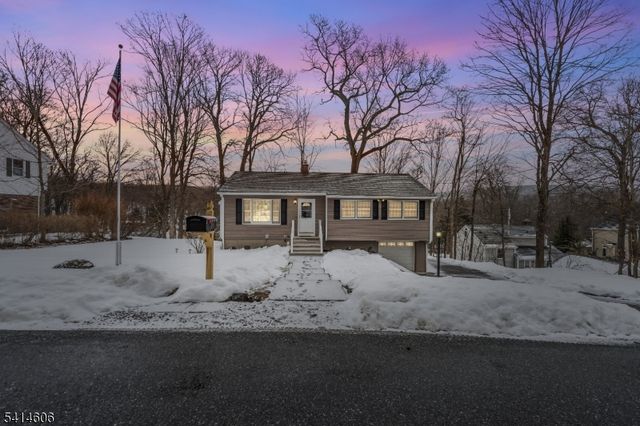 31 Weir Pl, Ringwood Boro, NJ 07456