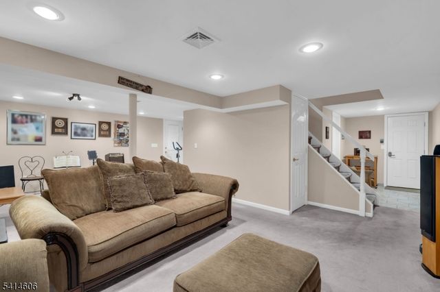 31 Weir Pl, Ringwood Boro, NJ 07456