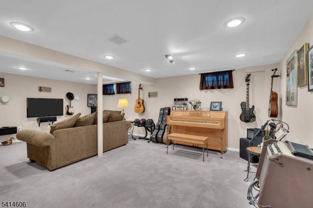 31 Weir Pl, Ringwood Boro, NJ 07456