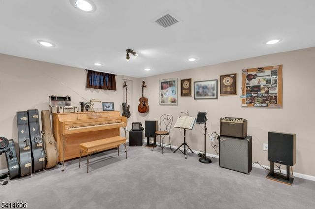 31 Weir Pl, Ringwood Boro, NJ 07456