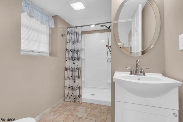 31 Weir Pl, Ringwood Boro, NJ 07456