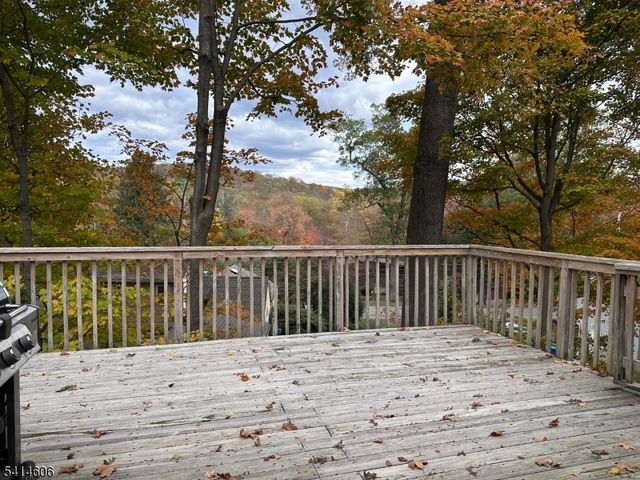 31 Weir Pl, Ringwood Boro, NJ 07456