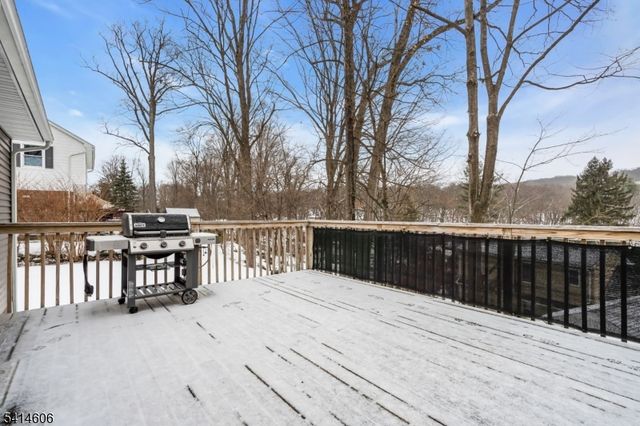 31 Weir Pl, Ringwood Boro, NJ 07456