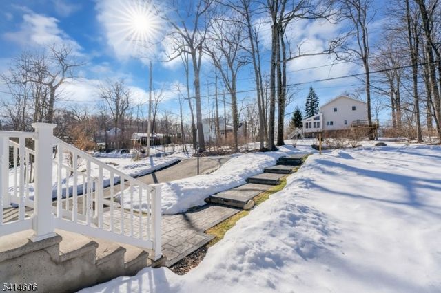 31 Weir Pl, Ringwood Boro, NJ 07456