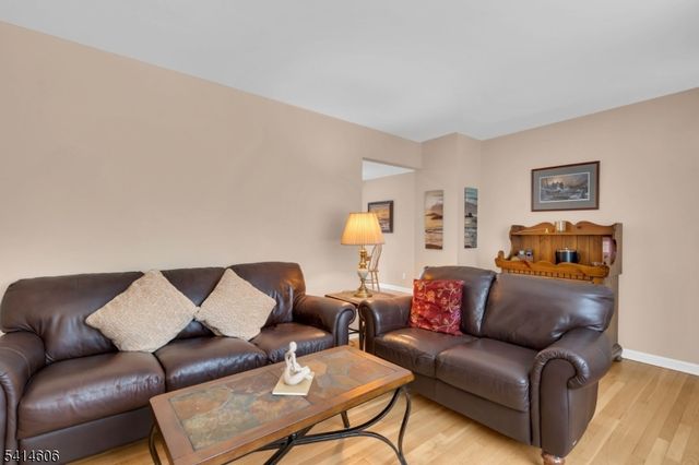 31 Weir Pl, Ringwood Boro, NJ 07456