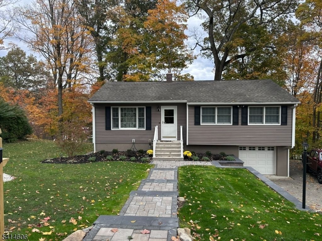 31 Weir Pl, Ringwood Boro, NJ 07456