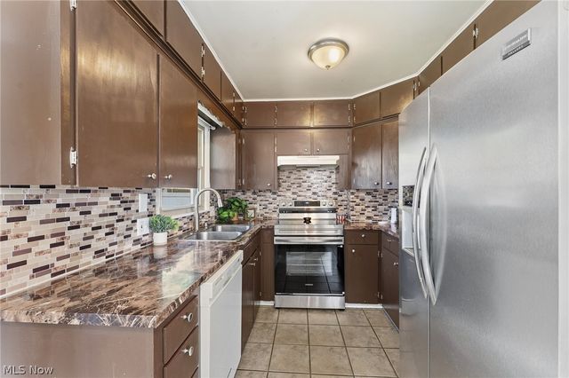 252 Parkgate Avenue, Austintown, OH 44515