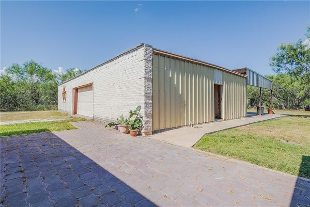 738 County Road 137 St, Alice, TX 78332