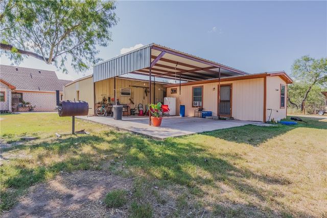 738 County Road 137 St, Alice, TX 78332