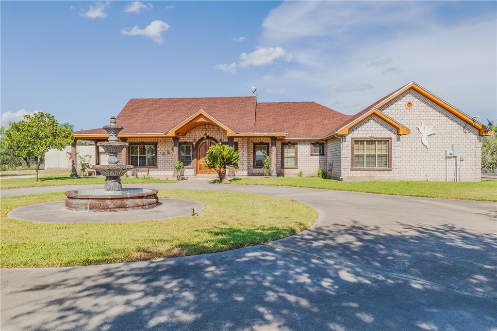 738 County Road 137 St, Alice, TX 78332