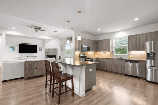 125 Naalehu CT, Bastrop, TX 78602