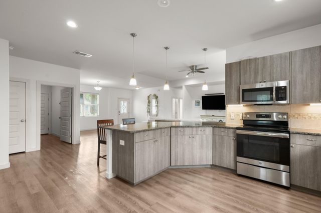 125 Naalehu CT, Bastrop, TX 78602