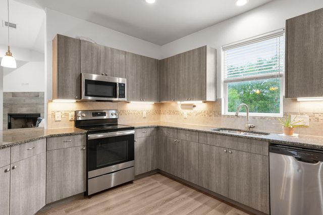 125 Naalehu CT, Bastrop, TX 78602