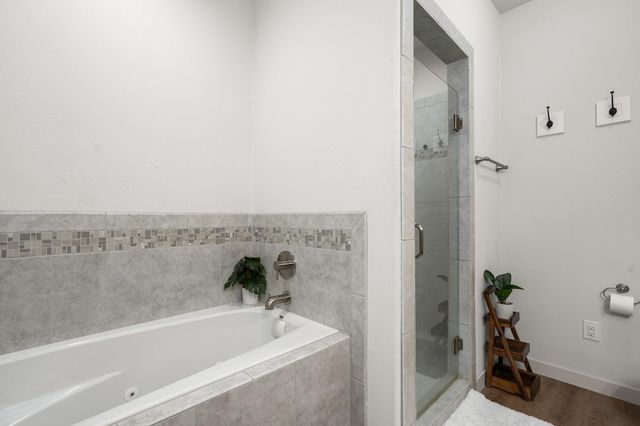 125 Naalehu CT, Bastrop, TX 78602