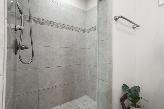 125 Naalehu CT, Bastrop, TX 78602