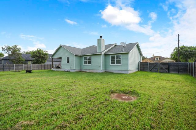 125 Naalehu CT, Bastrop, TX 78602