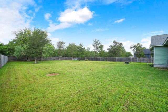 125 Naalehu CT, Bastrop, TX 78602