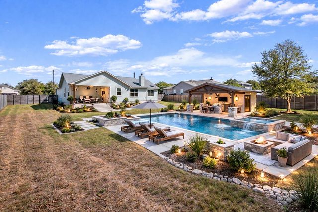 125 Naalehu CT, Bastrop, TX 78602